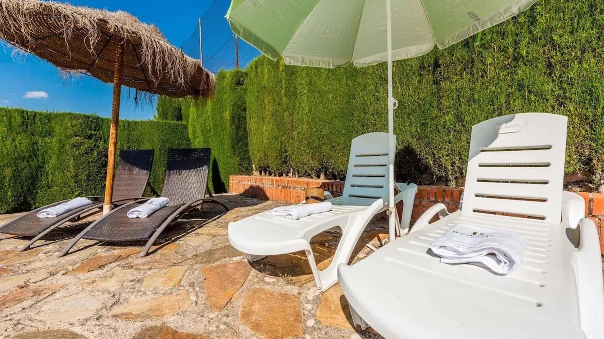 Spacious Villa With Private Pool In โมนาชิล ภายนอก รูปภาพ