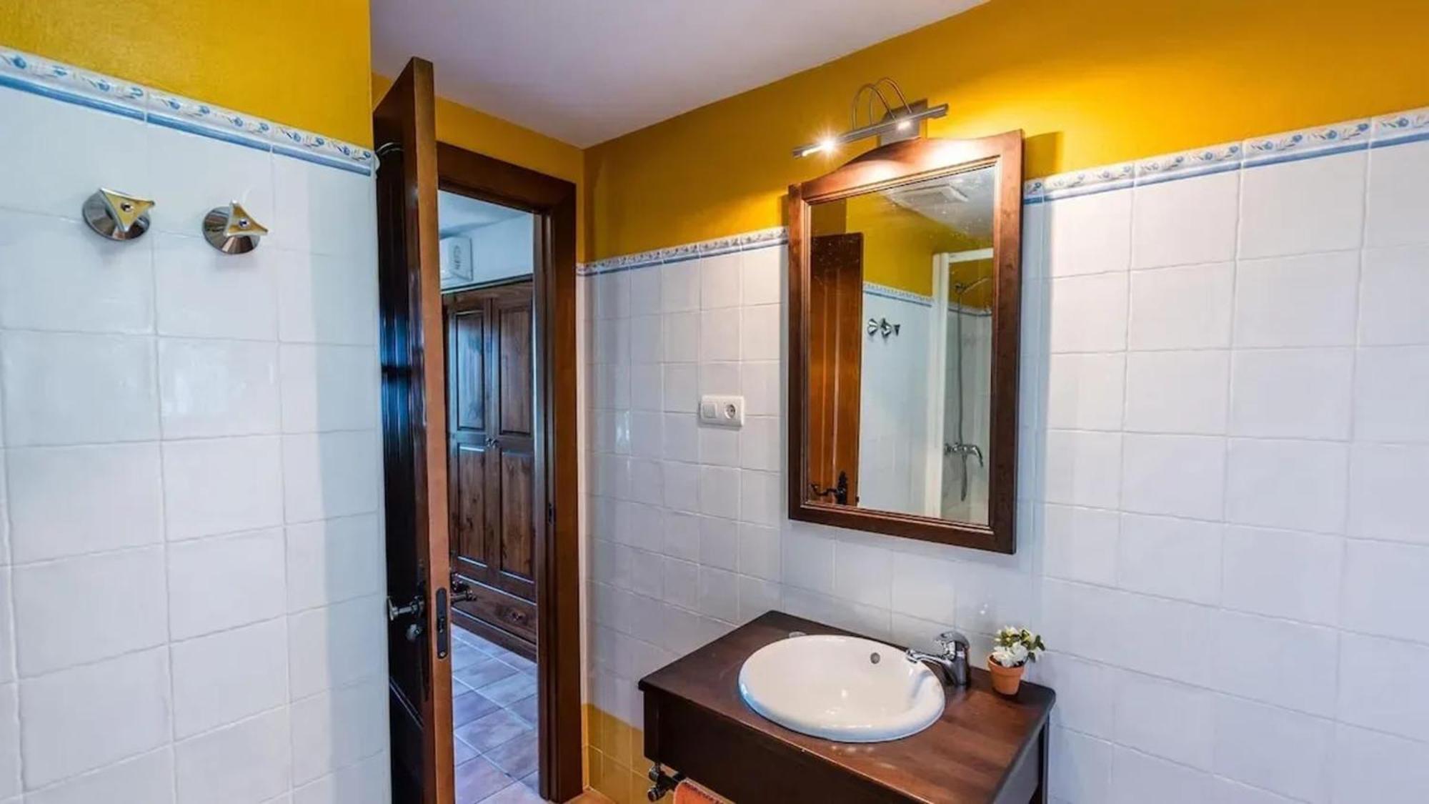 Spacious Villa With Private Pool In โมนาชิล ภายนอก รูปภาพ