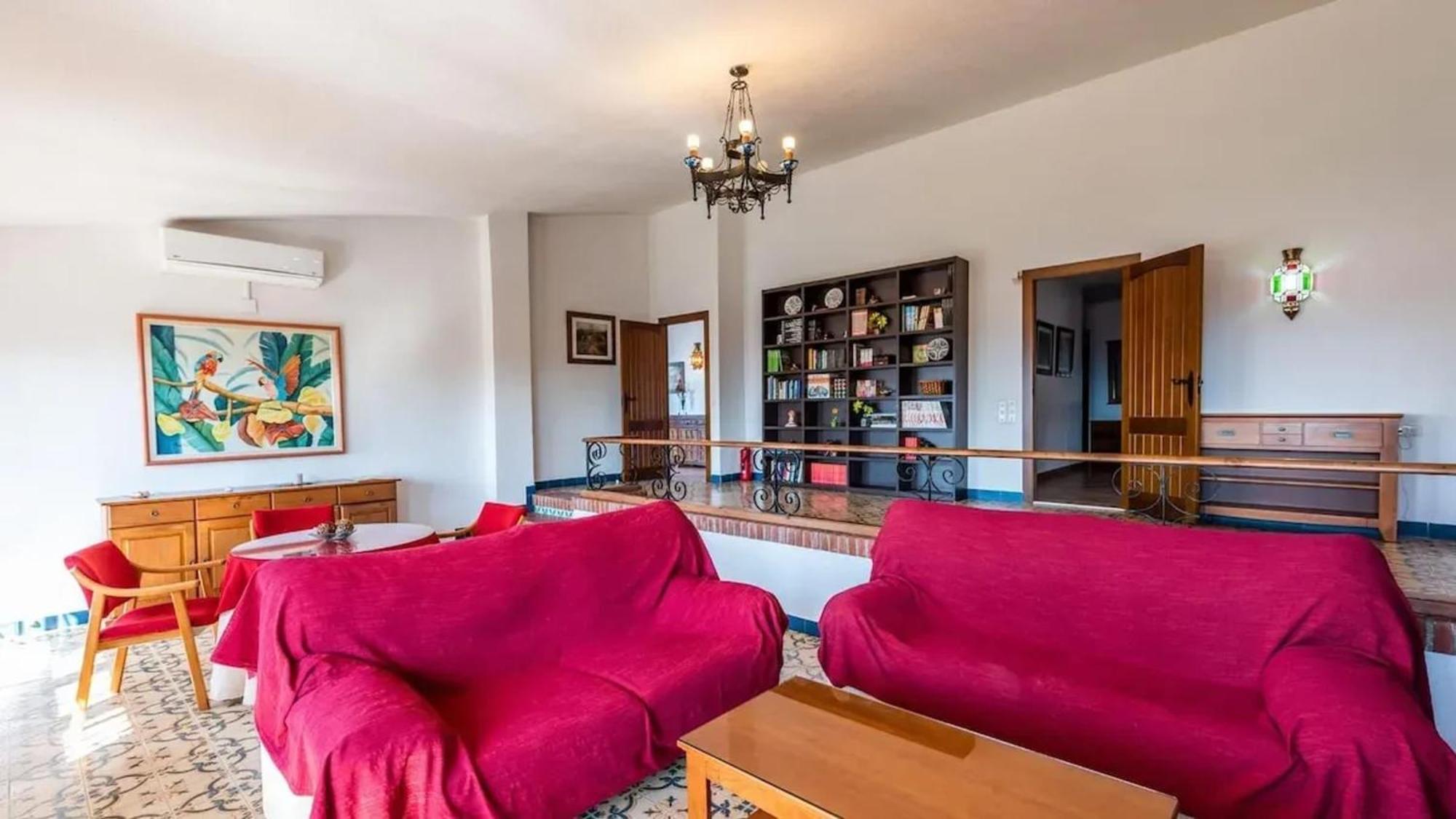 Spacious Villa With Private Pool In โมนาชิล ภายนอก รูปภาพ