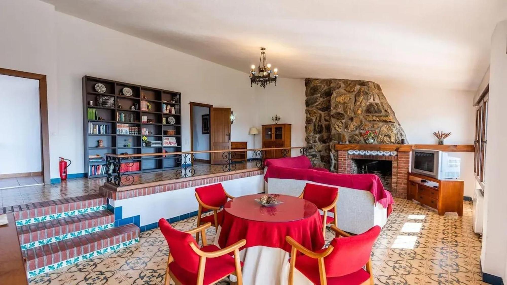 Spacious Villa With Private Pool In โมนาชิล ภายนอก รูปภาพ