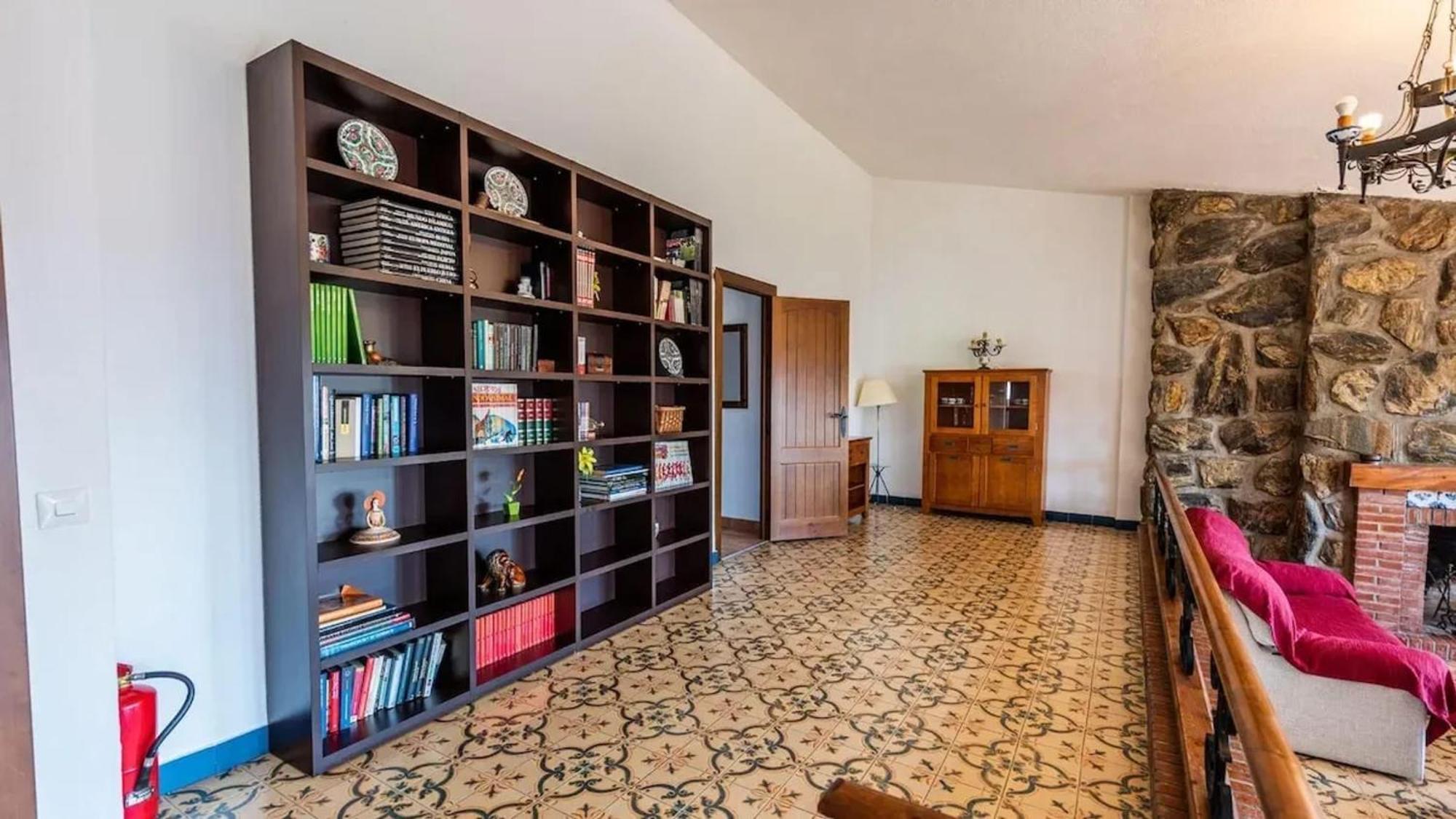 Spacious Villa With Private Pool In โมนาชิล ภายนอก รูปภาพ